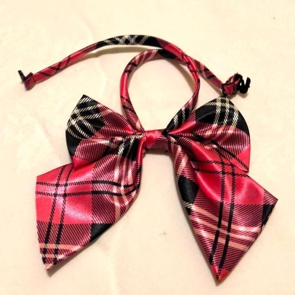 Pink, white & black plaid adjustable bow tie. OS
